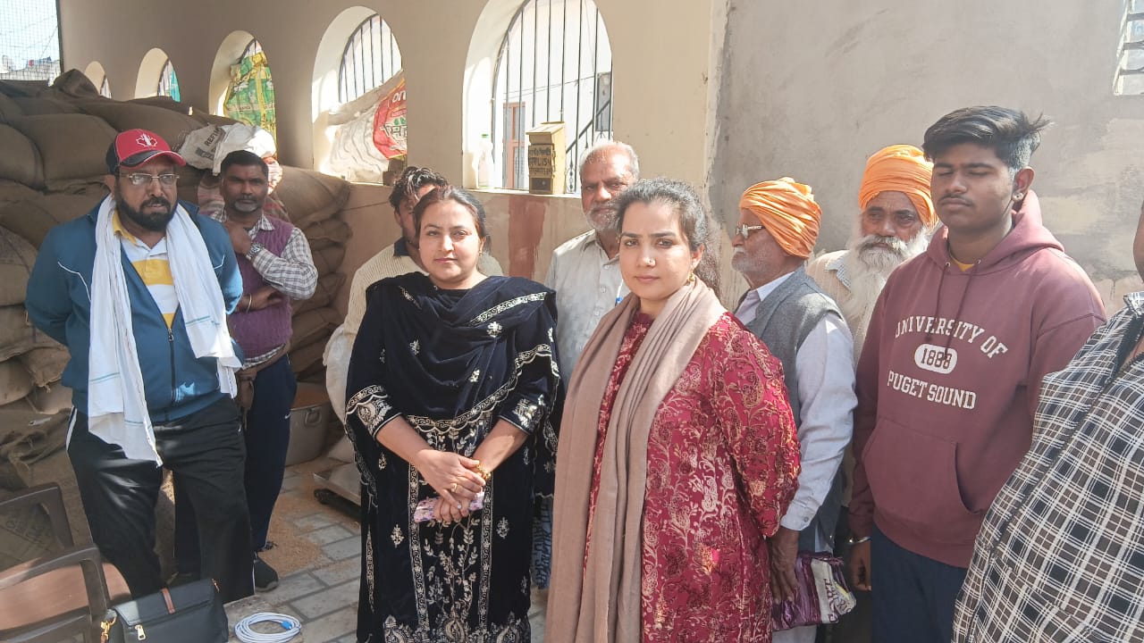 डी.एफ.एस.सी. रूपजीत कौर ने राशन डिपुओं का औचक निरीक्षण किया
